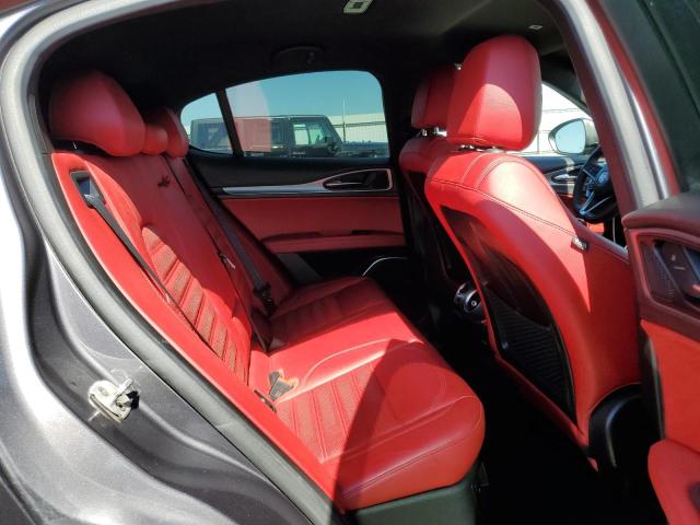 ZASPAKBN1K7C40319 - 2019 ALFA ROMEO STELVIO TI GRAY photo 11