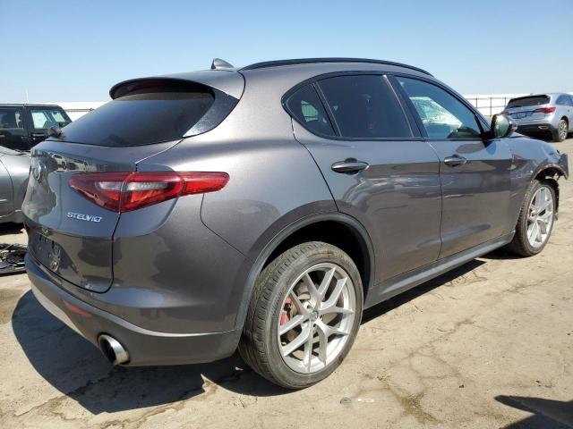 ZASPAKBN1K7C40319 - 2019 ALFA ROMEO STELVIO TI GRAY photo 3