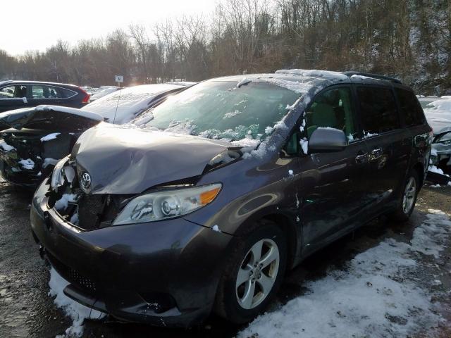 5TDKK3DC8BS051707 - 2011 TOYOTA SIENNA LE  photo 2