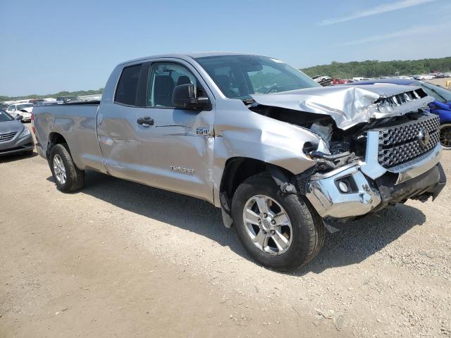 5TFCY5F19LX026756 - 2020 TOYOTA TUNDRA DOUBLE CAB SR/SR5 SILVER photo 4