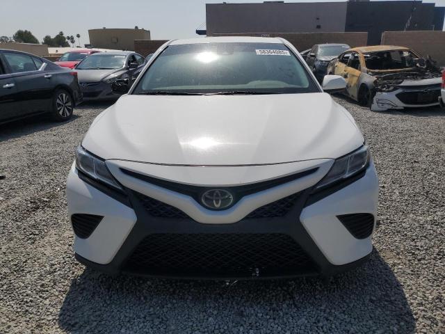 4T1G11AK0LU329727 - 2020 TOYOTA CAMRY SE 白色 照片 5