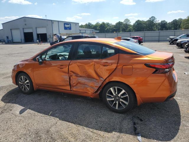 3N1CN8EV2ML847843 - 2021 NISSAN VERSA SV ORANGE photo 2