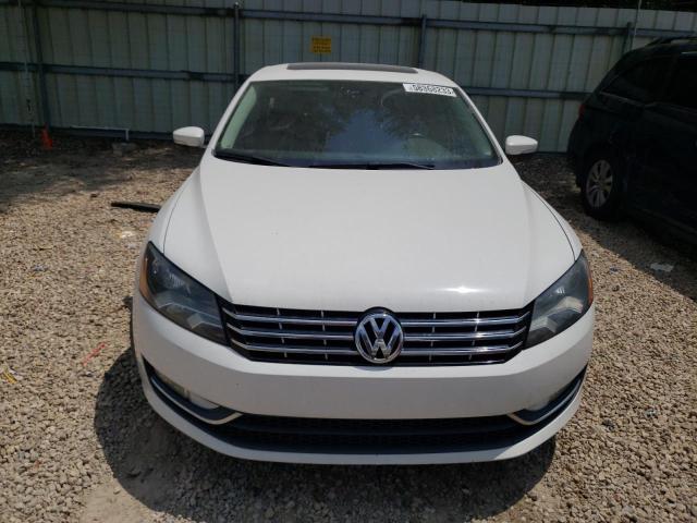 1VWCH7A38DC058768 - 2013 VOLKSWAGEN PASSAT SEL WHITE photo 5