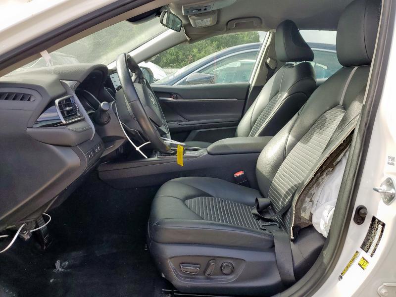 4T1G11AK8PU769894 - 2023 TOYOTA CAMRY SE NIGHT SHADE WHITE photo 7