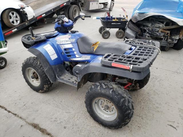 4XACH42A04B121907 - 2004 POLARIS SPORTSMAN 400 BLUE photo 3