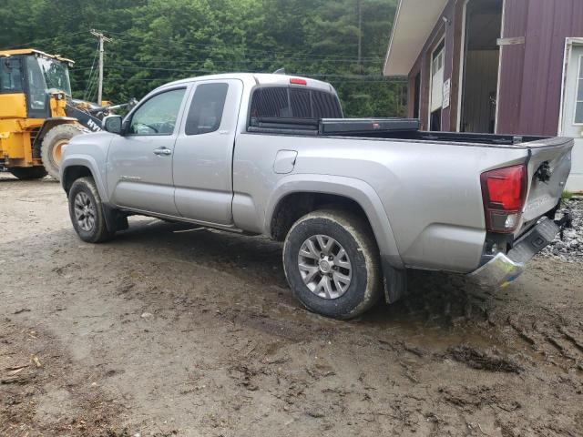 5TFSZ5AN4JX144908 - 2018 TOYOTA TACOMA ACCESS CAB ვერცხლისფერი ფოტო 2