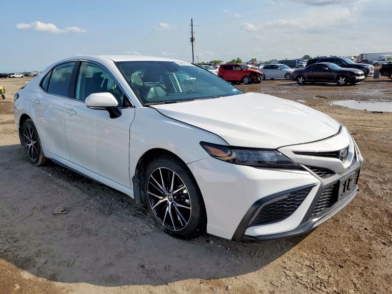 4T1G11AK5RU205011 - 2024 TOYOTA CAMRY SE NIGHT SHADE WHITE photo 4