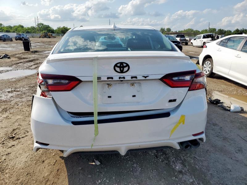 4T1G11AK5RU205011 - 2024 TOYOTA CAMRY SE NIGHT SHADE WHITE photo 6