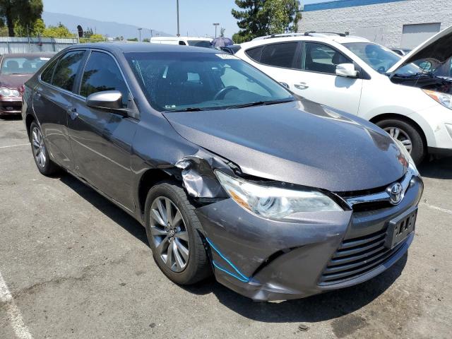 4T1BF1FKXHU320139 - 2017 TOYOTA CAMRY LE SILVER photo 4