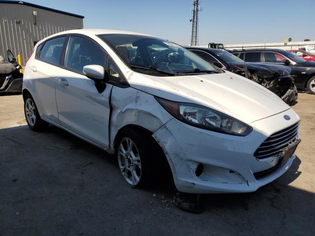 3FADP4EJ5GM176061 - 2016 FORD FIESTA SE WHITE photo 4