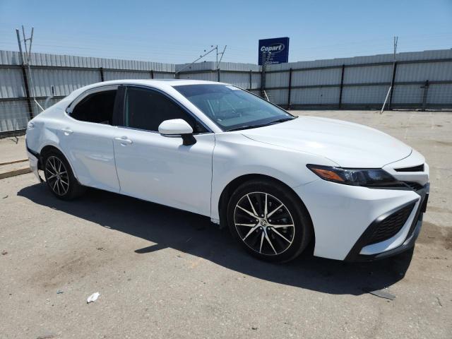 4T1S11AK5PU122556 - 2023 TOYOTA CAMRY SE NIGHT SHADE WHITE photo 4