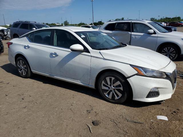 1N4BL4BV4KC154962 - 2019 NISSAN ALTIMA S WHITE photo 4