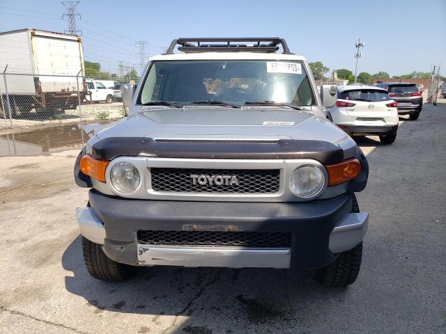 JTEBU11F770011024 - 2007 TOYOTA FJ CRUISER SILVER photo 5