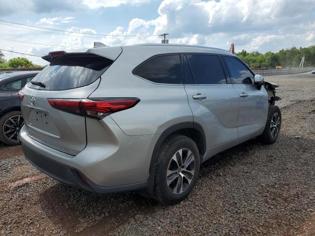5TDGZRBH9MS559240 - 2021 TOYOTA HIGHLANDER XLE SILVER photo 3