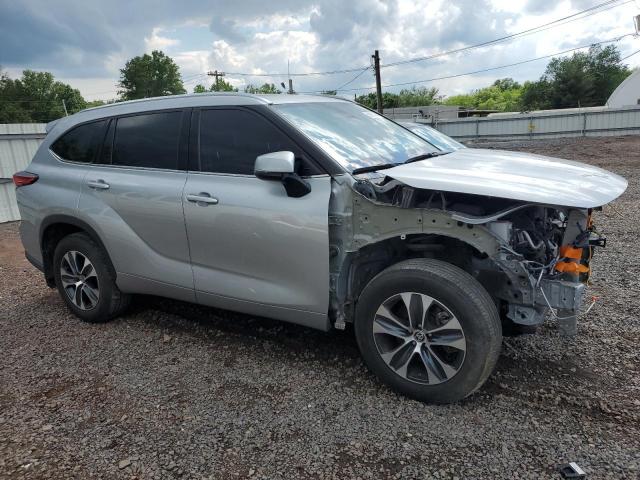 5TDGZRBH9MS559240 - 2021 TOYOTA HIGHLANDER XLE SILVER photo 4