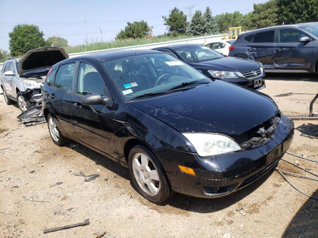 3FAFP37N45R132863 - 2005 FORD FOCUS ZX5 BLACK photo 4