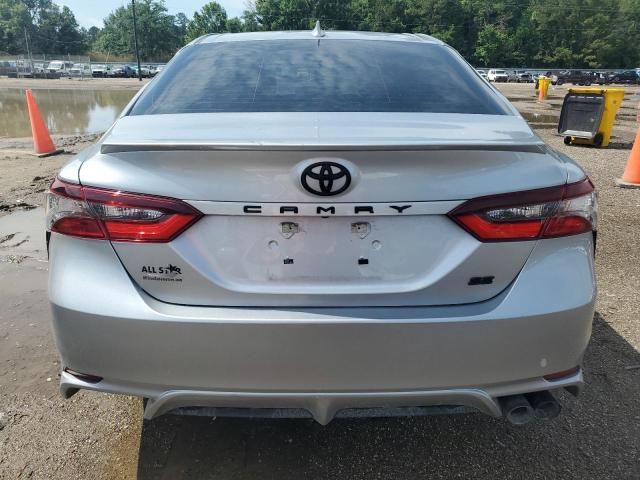 4T1G11AK8RU850042 - 2024 TOYOTA CAMRY SE NIGHT SHADE SILVER photo 6