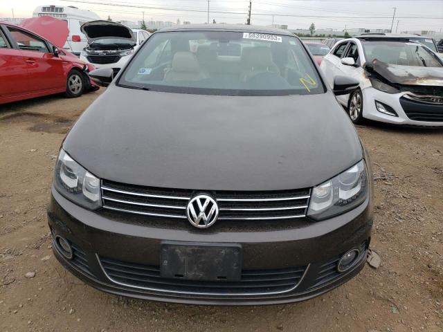 WVWFW7AH1CV005978 - 2012 VOLKSWAGEN EOS LUX 棕色 照片 5