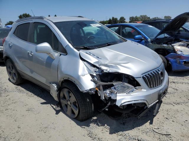 KL4CJBSB3DB154811 - 2013 BUICK ENCORE CONVENIENCE ვერცხლისფერი ფოტო 4