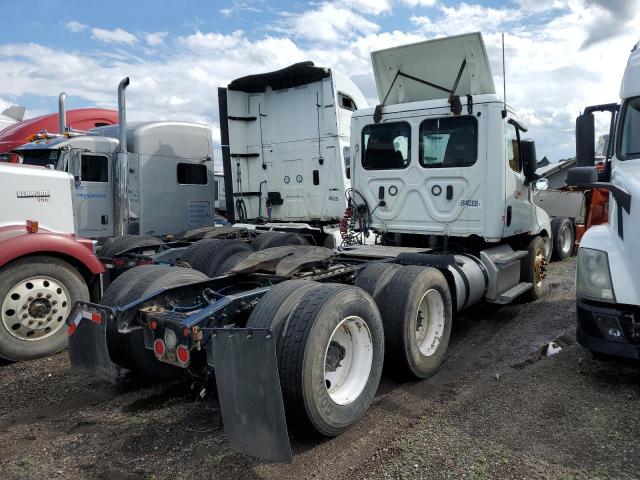 3AKJHLDR6KSKN8013 - 2019 FREIGHTLINER CASCADIA 1 WHITE photo 4