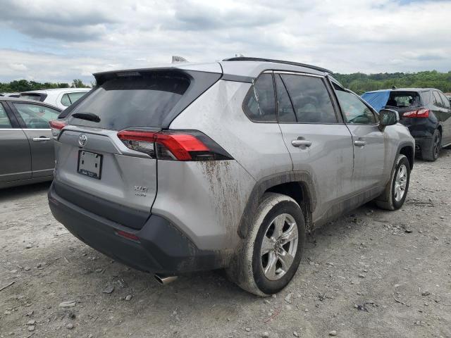 2T3P1RFV1MC154190 - 2021 TOYOTA RAV4 XLE SILVER photo 3