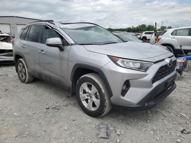 2T3P1RFV1MC154190 - 2021 TOYOTA RAV4 XLE SILVER photo 4