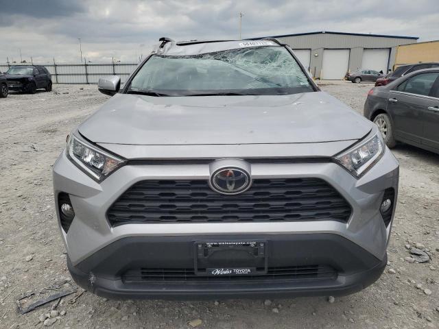 2T3P1RFV1MC154190 - 2021 TOYOTA RAV4 XLE SILVER photo 5