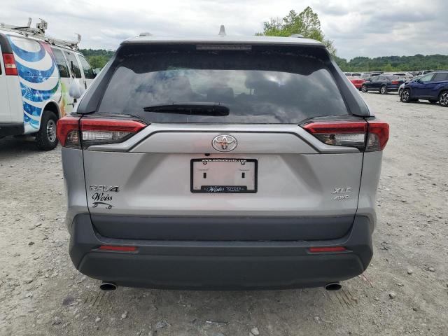 2T3P1RFV1MC154190 - 2021 TOYOTA RAV4 XLE SILVER photo 6