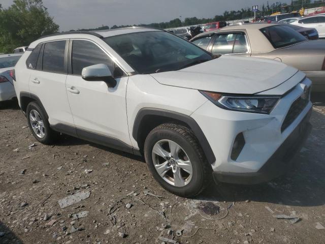 JTMP1RFV3KD020337 - 2019 TOYOTA RAV4 XLE WHITE photo 4