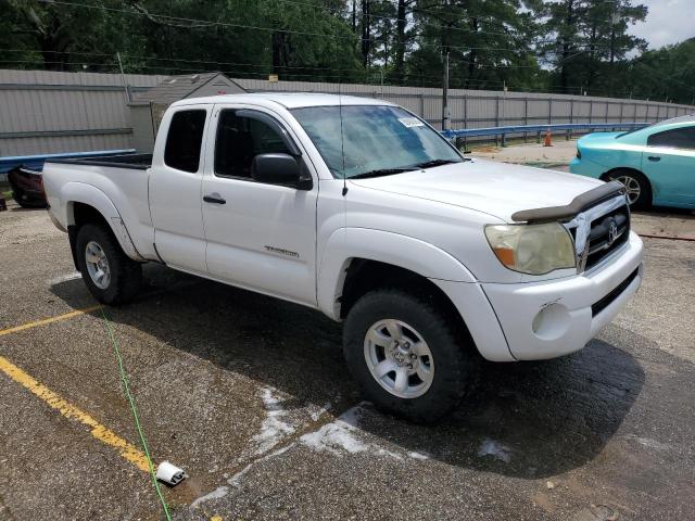 5TETU62N28Z483855 - 2008 TOYOTA TACOMA PRERUNNER ACCESS CAB WHITE photo 4