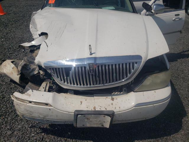 1LNHM81W14Y660690 - 2004 LINCOLN TOWN CAR EXECUTIVE WHITE photo 11