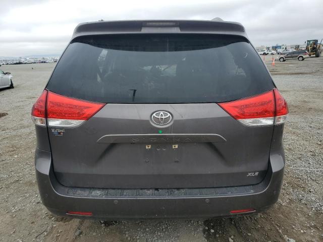 5TDYK3DC4DS282665 - 2013 TOYOTA SIENNA XLE 灰色 照片 6