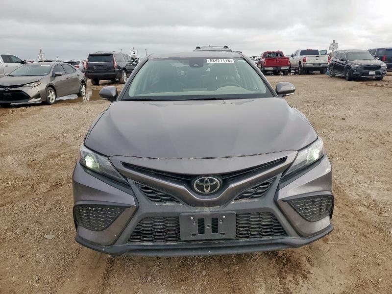 4T1G11AK9PU742431 - 2023 TOYOTA CAMRY SE NIGHT SHADE SILVER photo 5