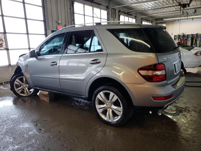 4JGBB8GB1BA723132 - 2011 MERCEDES-BENZ ML 350 4MATIC SILVER photo 2