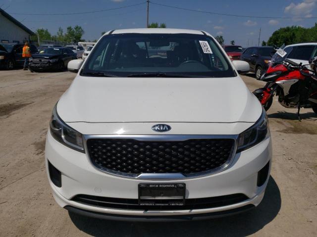 KNDMA5C17F6032319 - 2015 KIA SEDONA L WHITE photo 5