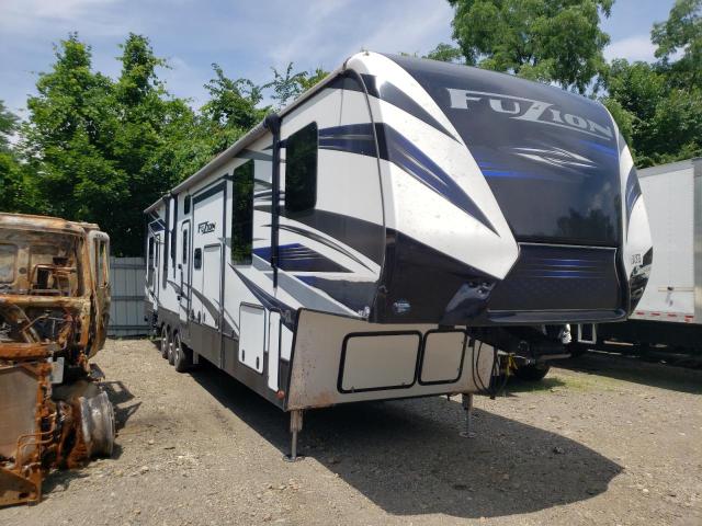 4YDF42734JF810432 - 2018 KEYSTONE TRAILER WHITE photo 1