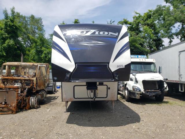 4YDF42734JF810432 - 2018 KEYSTONE TRAILER WHITE photo 2