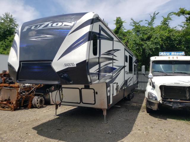 4YDF42734JF810432 - 2018 KEYSTONE TRAILER WHITE photo 3