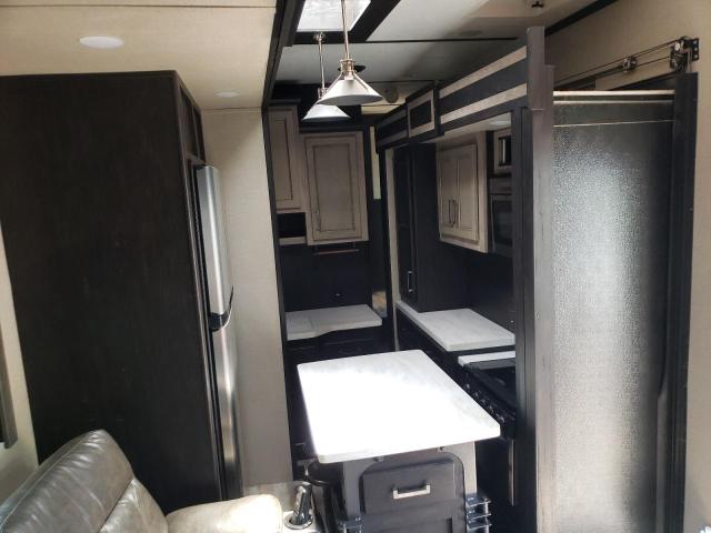 4YDF42734JF810432 - 2018 KEYSTONE TRAILER WHITE photo 7