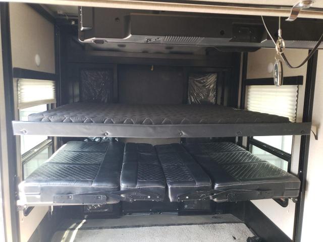 4YDF42734JF810432 - 2018 KEYSTONE TRAILER WHITE photo 8