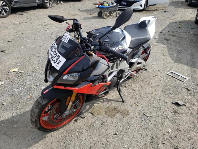 ZD4KGUA1XKS000375 - 2019 APRILIA TUONO BLACK photo 2