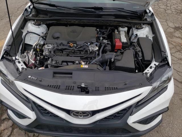 4T1T11AK4PU787842 - 2023 TOYOTA CAMRY SE NIGHT SHADE WHITE photo 11