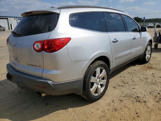 1GNEV33D29S102870 - 2009 CHEVROLET TRAVERSE LTZ SILVER photo 4