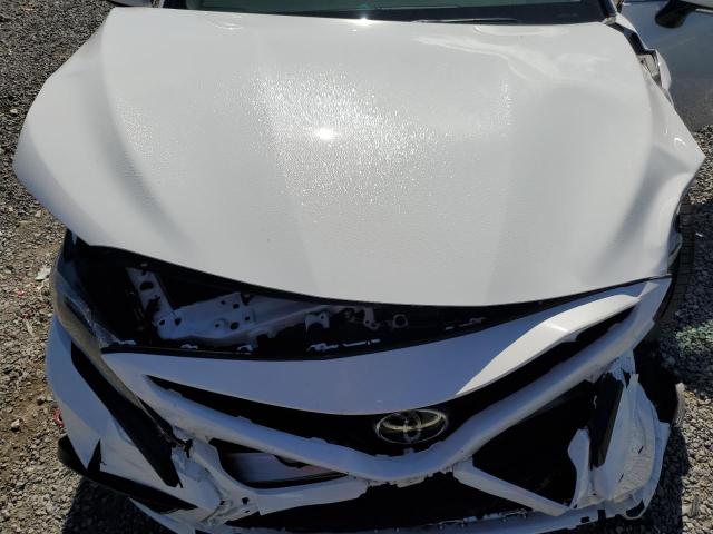 4T1T11AK3RU893430 - 2024 TOYOTA CAMRY SE NIGHT SHADE WHITE photo 11