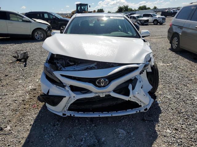 4T1T11AK3RU893430 - 2024 TOYOTA CAMRY SE NIGHT SHADE WHITE photo 5