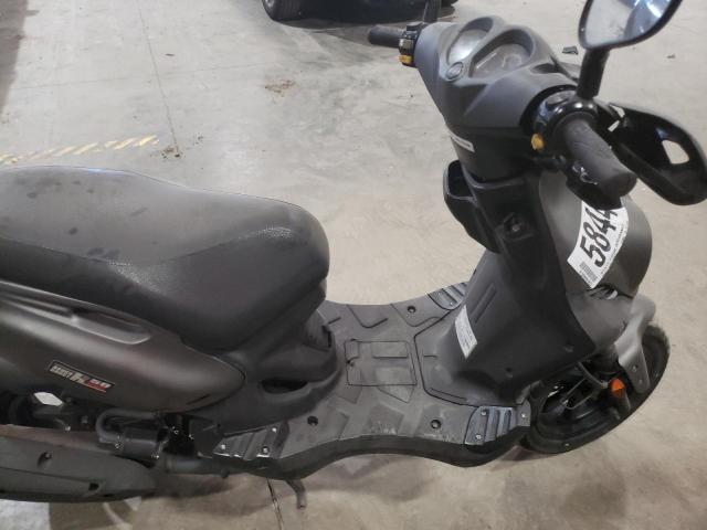 RFVPMP203G1012081 - 2016 GENUINE SCOOTER CO. ROUGHHOUSE 50 GRAY photo 5