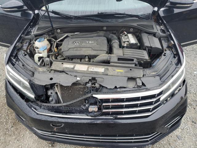 1VWDT7A31HC010702 - 2017 VOLKSWAGEN PASSAT R-LINE შავი ფოტო 11