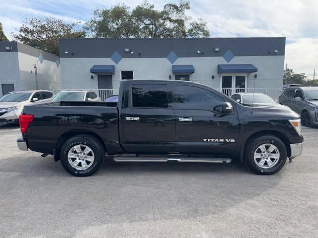 1N6AA1EK7JN542912 - 2018 NISSAN TITAN S Noir photo 13
