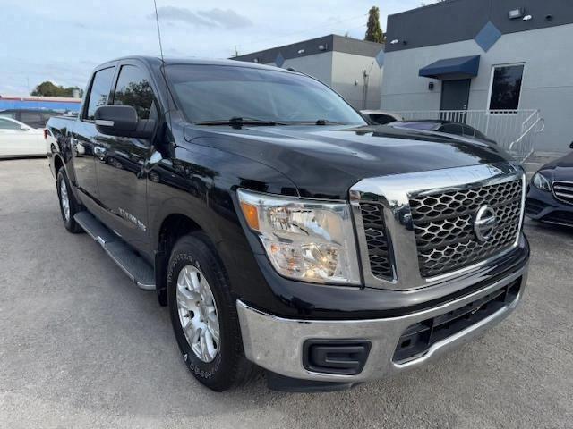 1N6AA1EK7JN542912 - 2018 NISSAN TITAN S Noir photo 4