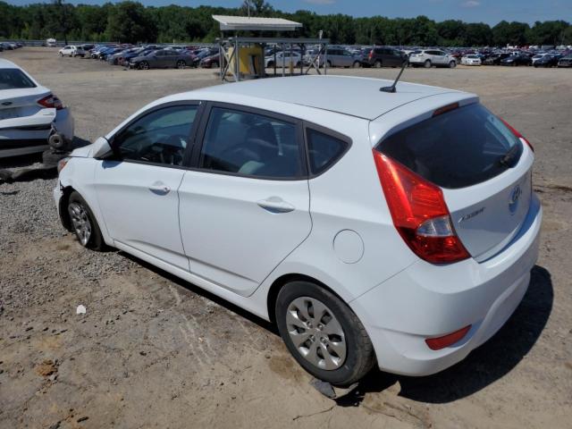 KMHCT5AE8HU338936 - 2017 HYUNDAI ACCENT SE WHITE photo 2